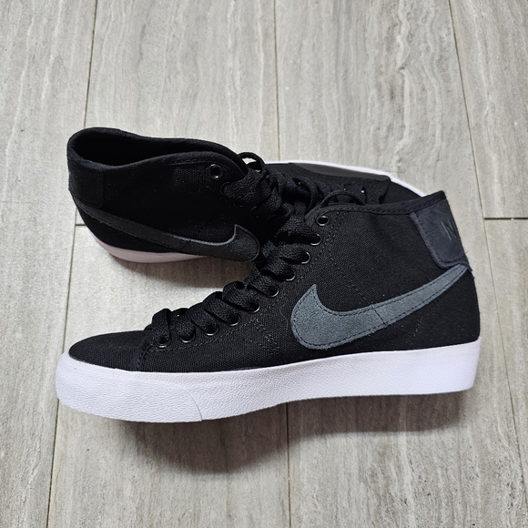 Nike SB BLZR Court Mid Black Skate Shoes - Picture 1 of 5
